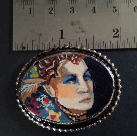 Hand Painted Flapper Portrait Brooch - Picture 3 of 6